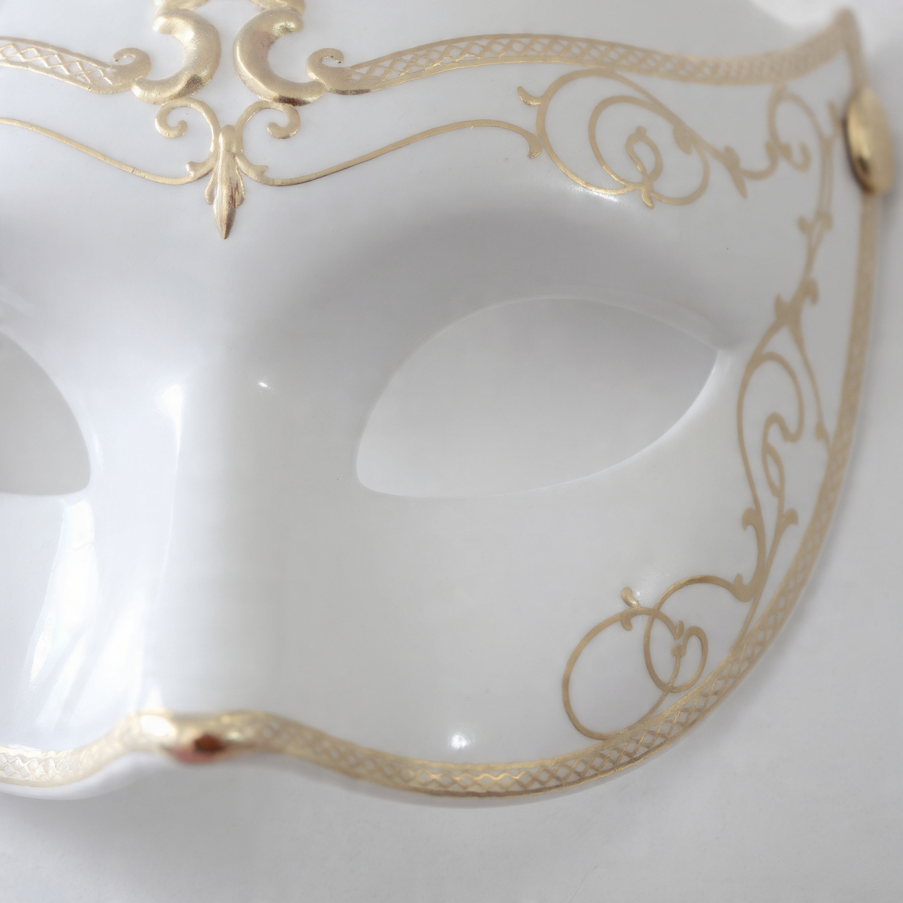 readhub.click Party Masks: Satin Finishes for Smooth and Radiant Appeal