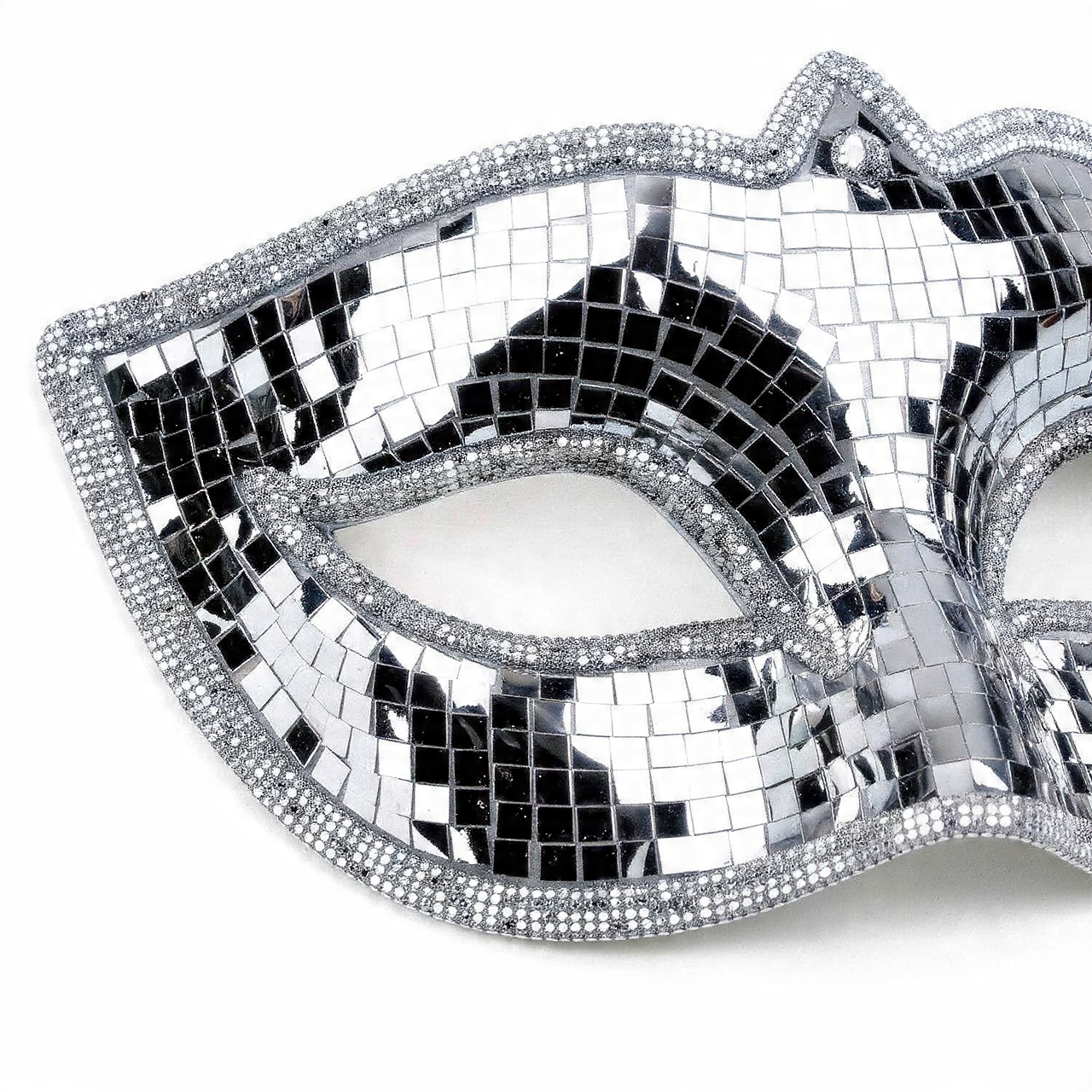 readhub.click Party Masks: Crystal Accents That Shine Under Event Lighting