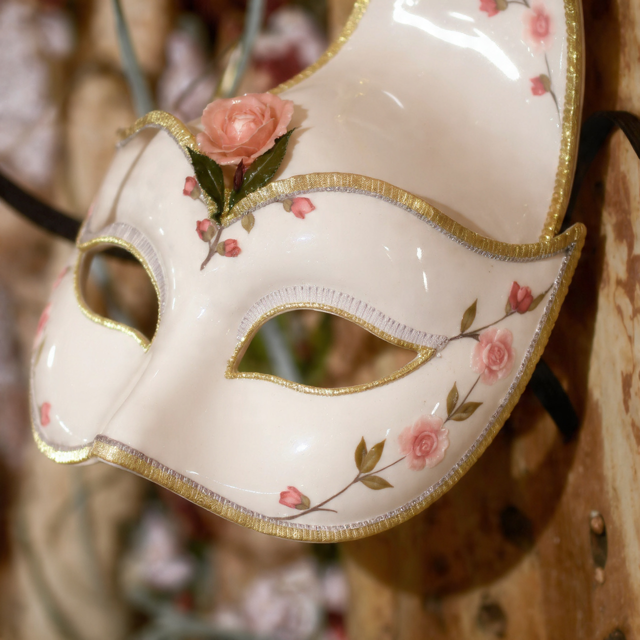 readhub.click Party Masks Gift Guide: The Perfect Present for Any Occasion
